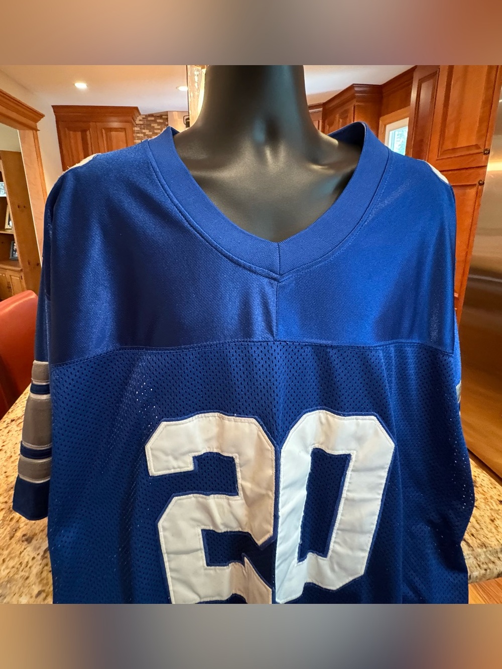 Barry Sanders men’s NFL throwback jersey. Sharp embroidery w/stats & signature. - Picture 6 of 8